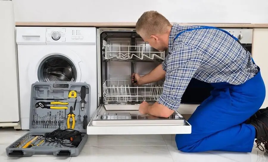 Gölyaka Gorenje servisi teknisyen ekibi beyaz eşya tamiri yaparken